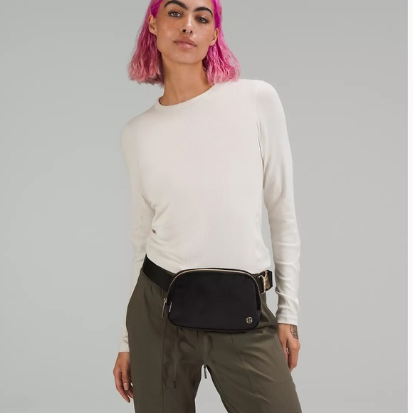 NWT Lululemon Velour Everywhere Belt Bag - Picture 5 of 9